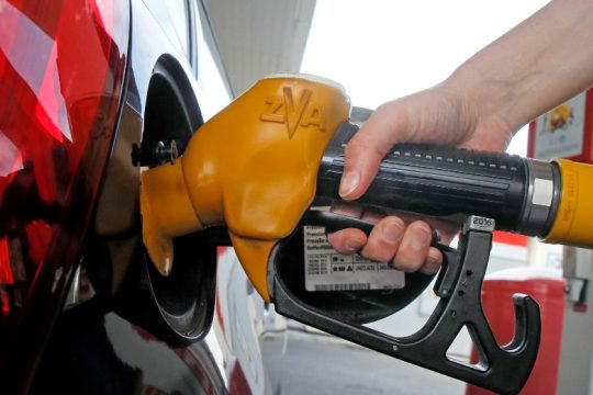 Η απεργία στα διυλιστήρια οδηγεί το Παρίσι σε χρήση στρατηγικών αποθεμάτων