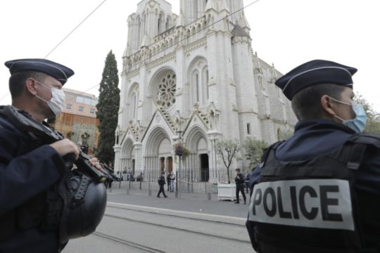 Δίωξη σε 24χρονη για το κορίτσι που βρέθηκε νεκρό σε βαλίτσα στο Παρίσι