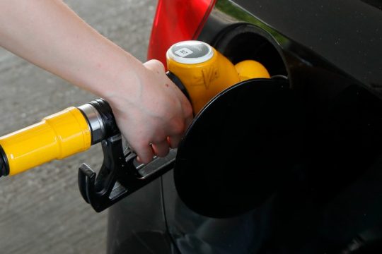 Γάλλοι περνούν τα σύνορα για να βάλουν βενζίνη στο Βέλγιο