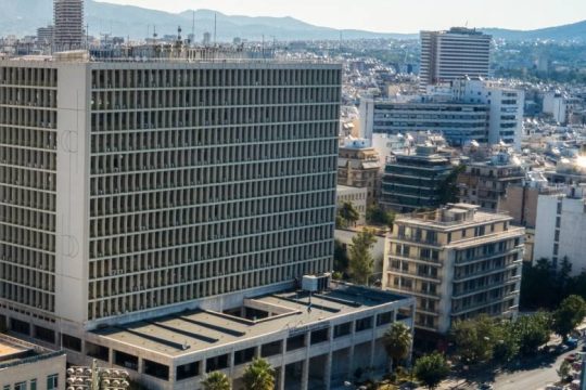 Στη ΓΑΔΑ τρία άτομα που φέρονται να συνομιλούσαν με την 12χρονη
