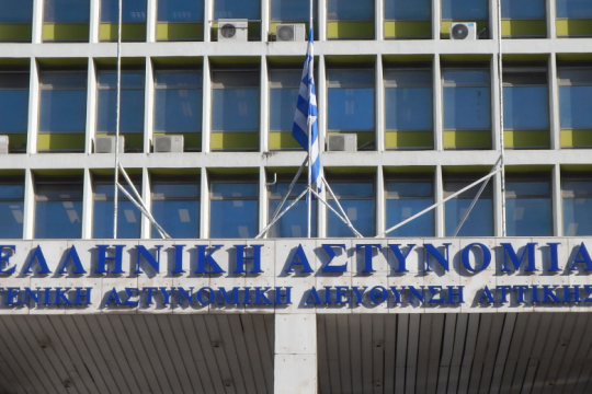 Αστυνομικός στη ΓΑΔΑ φέρεται να συνομιλούσε με τη 12χρονη