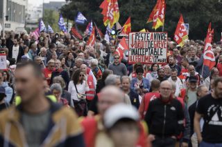 Πανεθνική απεργία στη Γαλλία, άγρια καταστολή από Μακρόν
