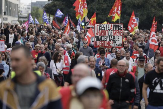 Πανεθνική απεργία στη Γαλλία, άγρια καταστολή από Μακρόν