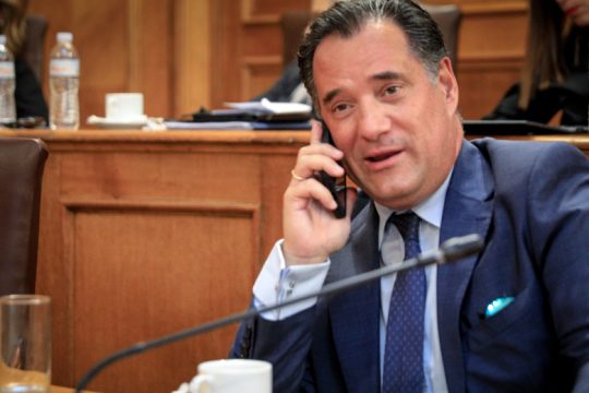 Ναι, αλλά για τους παπαγάλους δε λέτε τίποτα… [βίντεο]