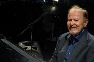 «Αν μ’ αγαπάς, με λόγια μόνο της καρδιάς θα μιλάς»