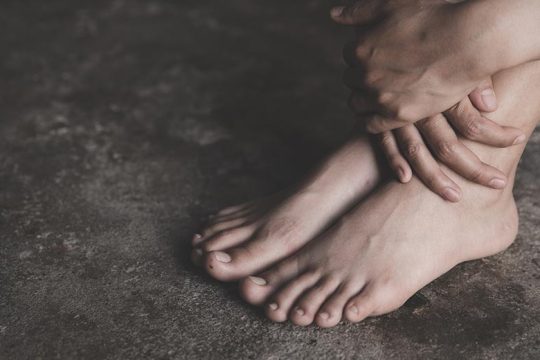 Κατήγγειλε τον εν διαστάσει σύζυγο για revenge porn και ξυλοδαρμούς