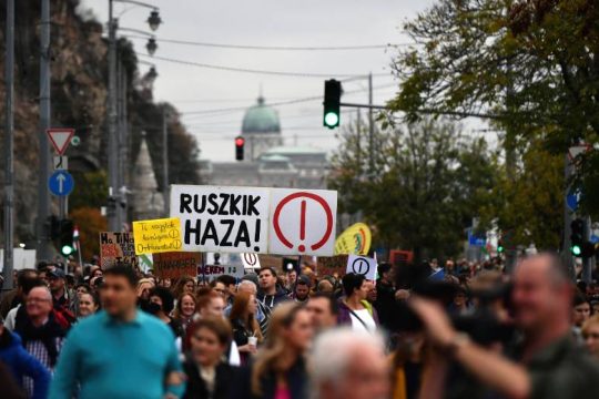 Ουγγαρία: Kίνημα αμφισβήτησης από εκπαιδευτικούς και μαθητές