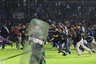 Ινδονησία: 125 νεκροί σε επεισόδια ύστερα από ποδοσφαιρικό αγώνα