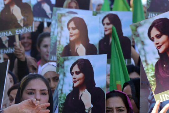 «Άι χάσου Ραϊσί» φώναζαν φοιτήτριες στον πρόεδρο του Ιράν