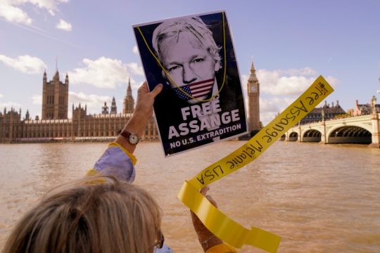 Θετικός στην Covid-19 ο ιδρυτής των WikiLeaks, Τζούλιαν Ασάνζ
