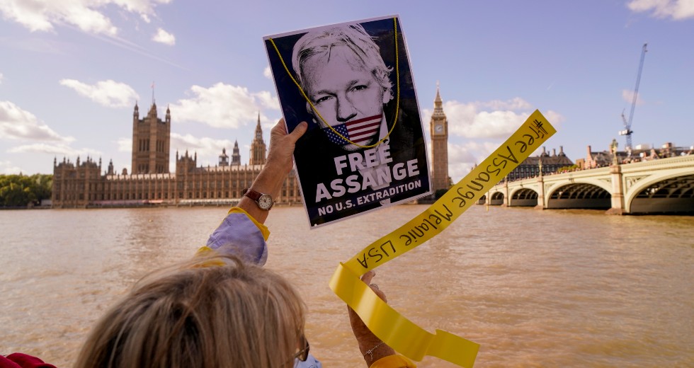 Θετικός στην Covid-19 ο ιδρυτής των WikiLeaks, Τζούλιαν Ασάνζ