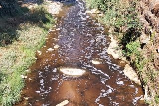 Πετούν ό,τι τους… περισσεύει στον Κηφισό