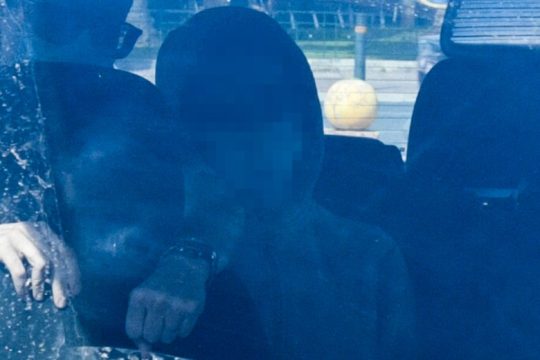 Τι υποστηρίζει η σύζυγος του 53χρονου – Προθεσμία για τη μητέρα της 12χρονης