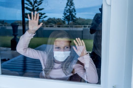 Το 1/3 των νέων νιώθουν τη ζωή τους εκτός ελέγχου, λέει βρετανική έρευνα