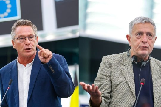 Οργή Κούλογλου – Αρβανίτη για άρθρο της «Καθημερινής» – Έστειλαν εξώδικο