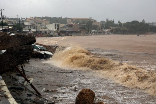 H Κρήτη μετράει πληγές, η κακοκαιρία χτυπάει τα Δωδεκάνησα