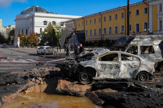 Μπαράζ ρωσικών επιθέσεων σε Κίεβο και άλλες πόλεις