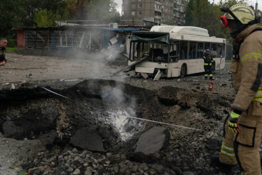 «Βρέχει» πυραύλους στην Ουκρανία – Καταδικάζει η Δύση