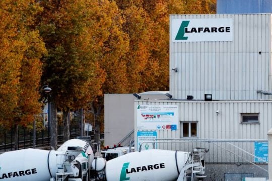 Η γαλλική τσιμεντοβιομηχανία Lafarge παραδέχθηκε ότι έδωσε εκατομμύρια στον ISIS