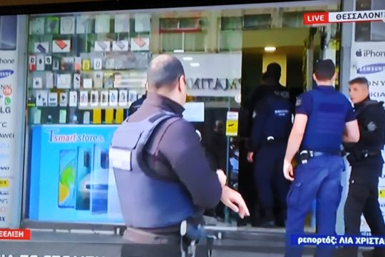 Επεισοδιακή απόπειρα ληστείας on camera στη Θεσσαλονίκη [βίντεο]