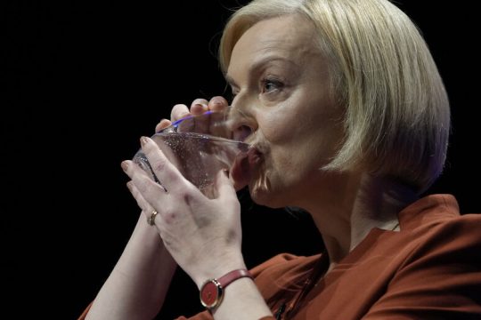 Κερνούν την Τρας το πικρό ποτήρι