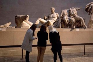 Ευχολόγια και επίκληση της «φιλίας» με τον Κάρολο