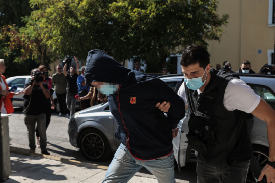 Δικηγόρος 12χρονης: Τα κανάλια συνεχίζουν να «βιάζουν» το κοριτσάκι