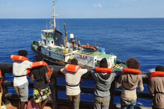 Διάσωση περισσοτέρων από 70 μεταναστών στη Μεσόγειο