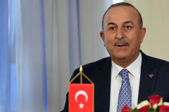 Επιμένει προκλητικά ο Τσαβούσογλου και απειλεί