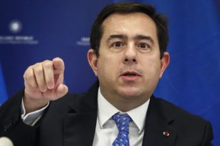 Προεκλογικά φάουλ Μηταράκη