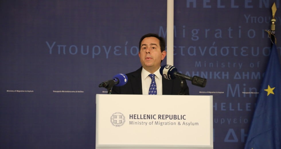Aπίστευτη γκάφα Μηταράκη με βίντεο του τουρκικού Λιμενικού