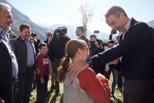 Διάλογος δασκάλου με Μητσοτάκη: «Δεν έχουμε θέρμανση» – «Έχετε διαδραστικό πίνακα» [βίντεο]