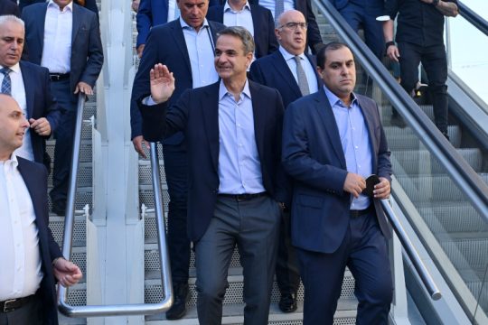 Σφυροκόπημα για τα σκάνδαλα και την… σκανδαλώδη σιωπή