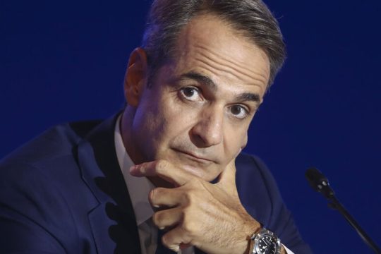 Απών από την Ολομέλεια