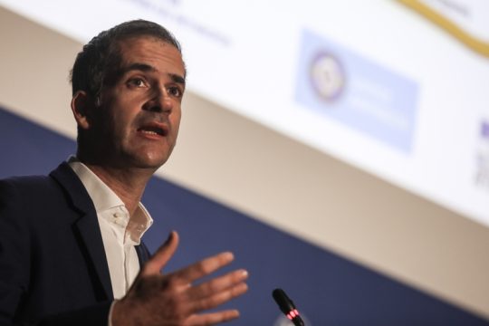 Ο Δήμος Αθηναίων πείστηκε να μειώσει τα δημοτικά τέλη