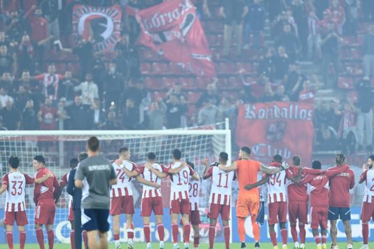 «Σβηστά» τη Λαμία ο Ολυμπιακός, με το βλέμμα στη Λεωφόρο