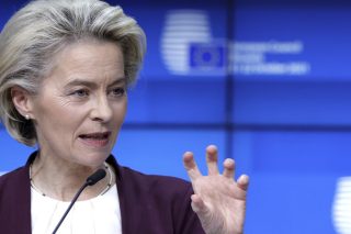 Κομισιόν: ούτε γενικό πλαφόν ούτε ιβηρικό μοντέλο