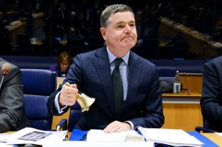 Σήμα «εγκράτειας» από το Eurogroup