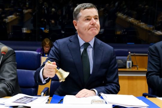 Σήμα «εγκράτειας» από το Eurogroup
