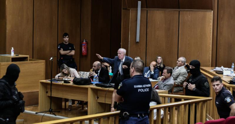 ΔΣΑ κατά Πλεύρη για τον ναζιστικό χαιρετισμό μέσα στο δικαστήριο