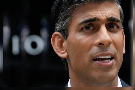 «Παιδί του λαού» με τσέπες… μονάρχη
