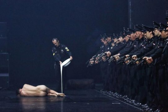 Σαν μαριονέτες στα χέρια του Καστελούτσι