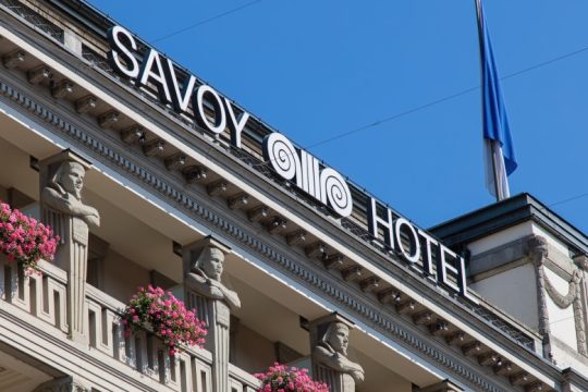 Ξενοδοχείο βγάζει στο σφυρί η Credit Suisse λόγω έλλειψης ρευστότητας