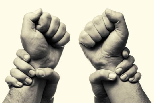 Καταγγελία στα Τρίκαλα: Έδωσαν συνεπιμέλεια σε πατέρα που έχει καταγγελθεί για ενδοοικογενειακή βία