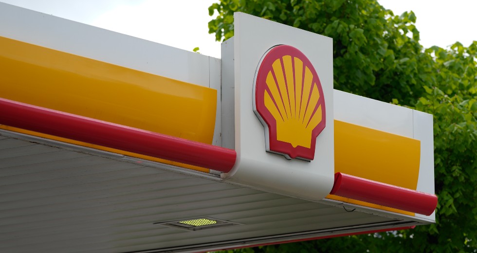 Διπλασίασε τα κέρδη της η Shell, πυροδοτώντας το αίτημα για φόρο στα υπερκέρδη