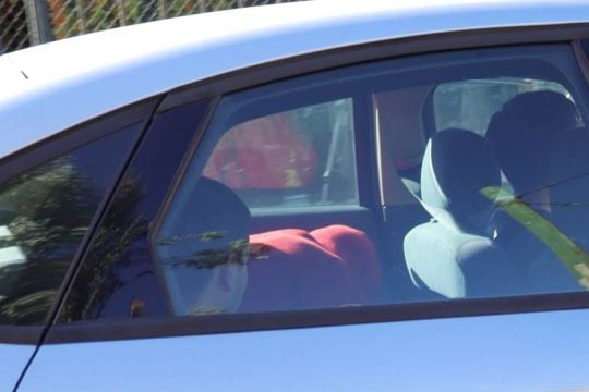 Παραδόθηκε ο 26χρονος που κατηγορείται ότι μαχαίρωσε επιχειρηματία στη Βαρυμπόμπη