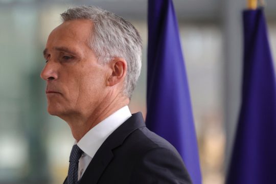 Πολεμάει το ΝΑΤΟ στην Ουκρανία; Η ρωσική ερμηνεία στα λόγια Στόλτενμπεργκ