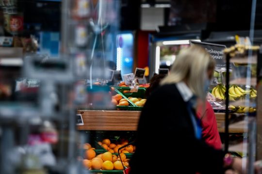 Οι πολίτες ανησυχούν για την ακρίβεια, δεν πιστεύουν ότι θα αποδώσει το «καλάθι»