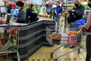 Τοπίο στην ομίχλη το «καλάθι του νοικοκυριού»