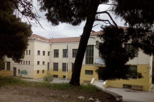 Πέφτουν παράθυρα στο Πρότυπο Λύκειο Αναβρύτων